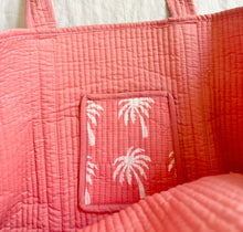 THE WEEKENDER TOTE [PALM COVE CORAL]