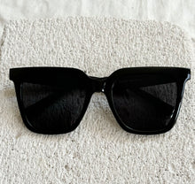 BOBBI SUNGLASSES [BLACK]