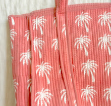 THE WEEKENDER TOTE [PALM COVE CORAL]