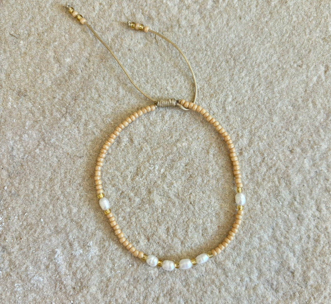 CALM PEARL BRACELET [BEIGE]